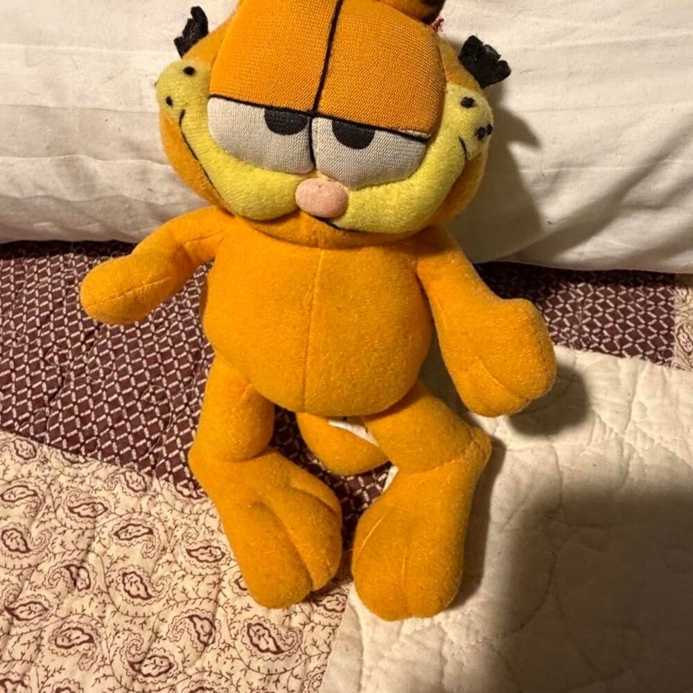 Garfield Yellow and Orange Stuffed-animals